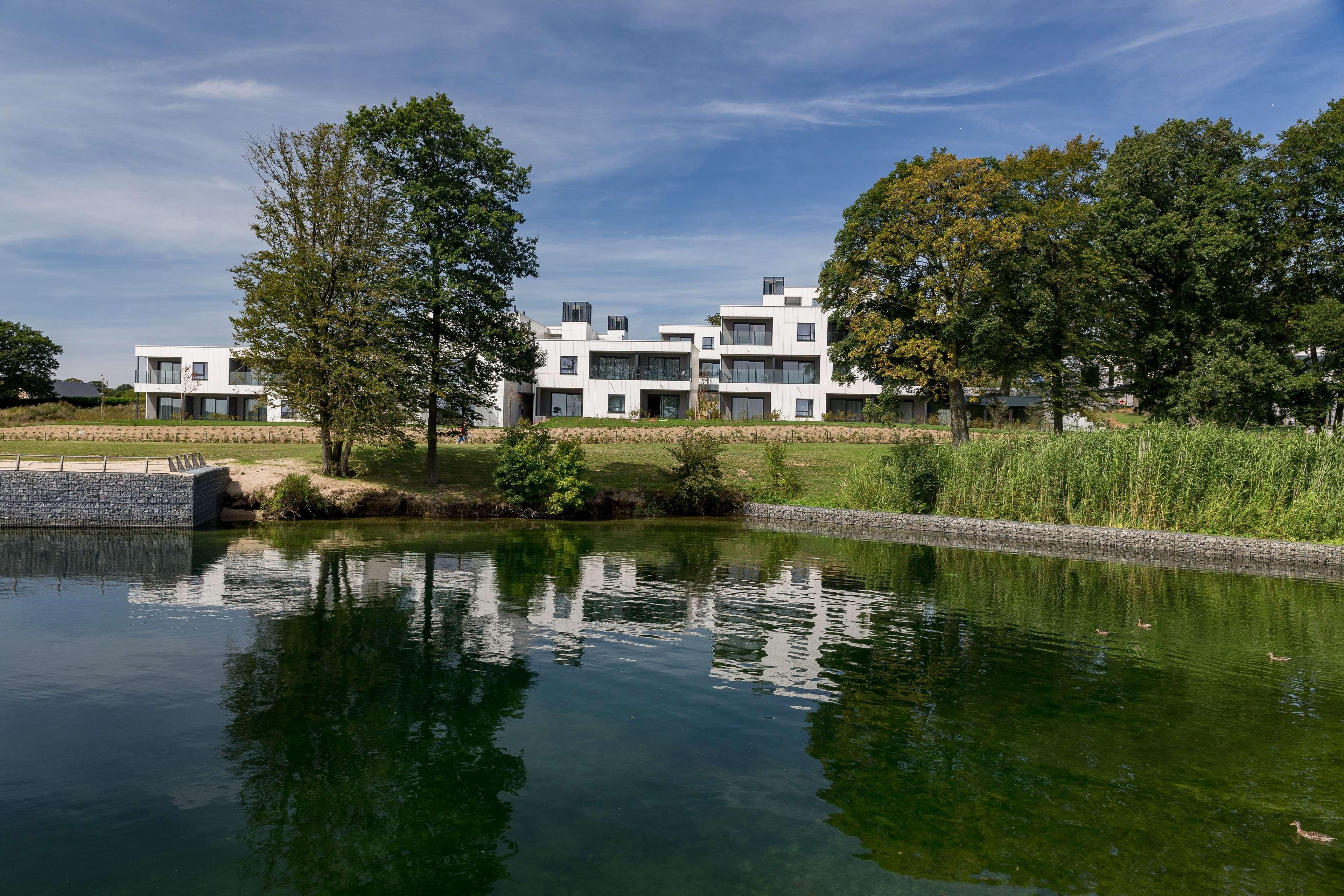 Golden Lakes Hotel Boussu-lez-Walcourt Exterior photo